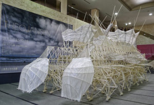 オランダのキネティックアーティスト　テオ・ヤンセン展　三重県立美術館